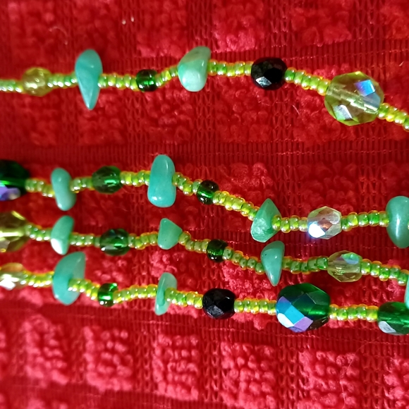Green necklace, bracelet, earrings - Picture 6 of 10